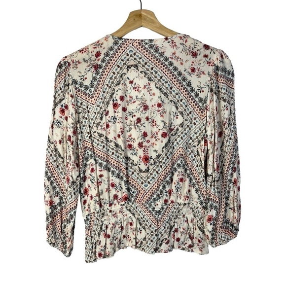 Francesca's Mi Ami Catelyn White Red Lace Up Tile Print Blouse XS - Picture 4 of 6